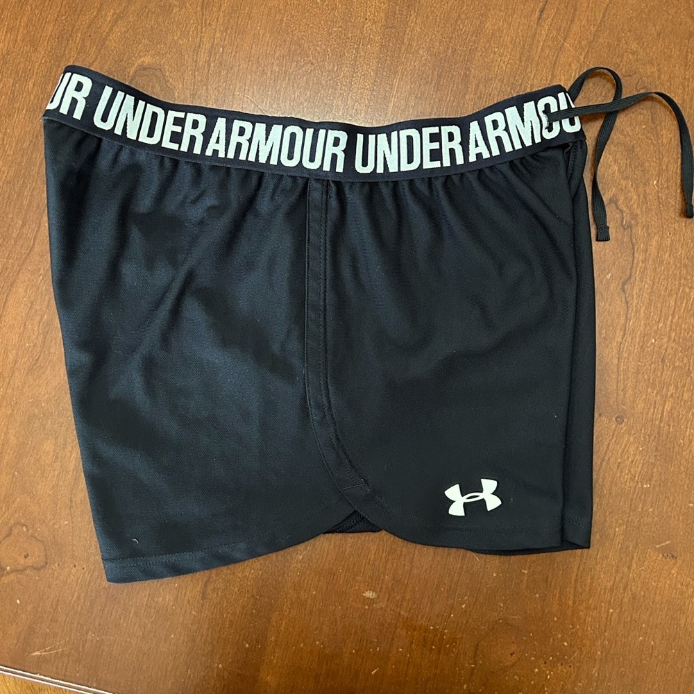 Ladies under Armour, athletic shorts size small